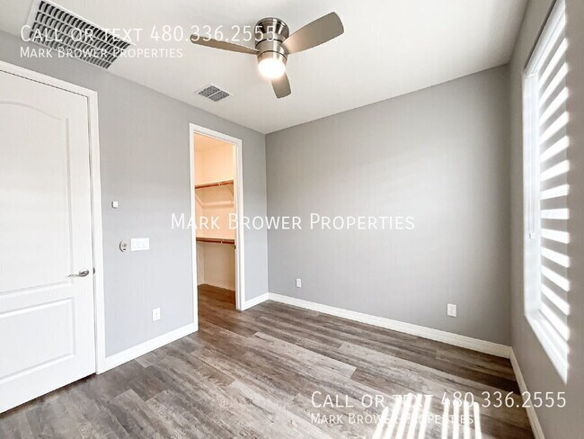 Building Photo - 7472 E Paraiso Dr