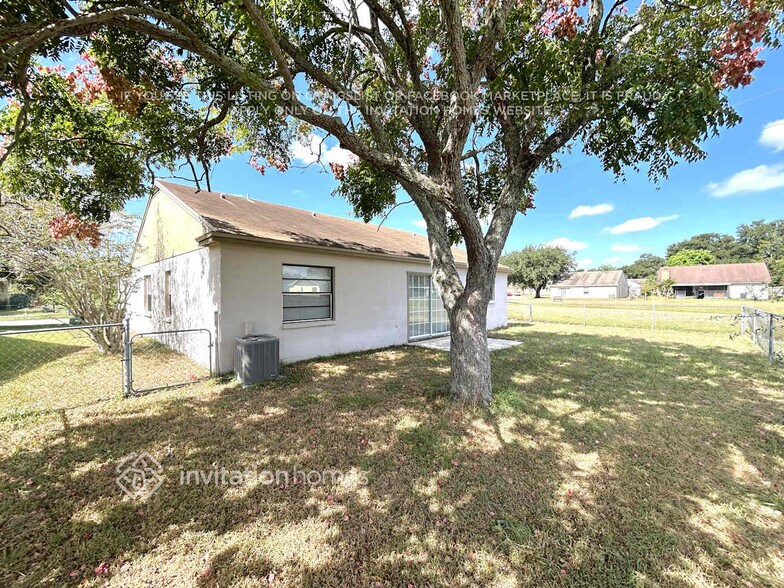 Building Photo - 6076 Morningdale Ave