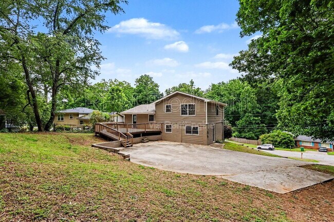 Building Photo - 2642 Hatfield Cir SE