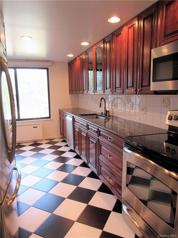 Building Photo - 400 High Point Dr
