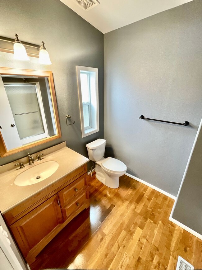 Building Photo - 3 Bedroom, 2 Bath