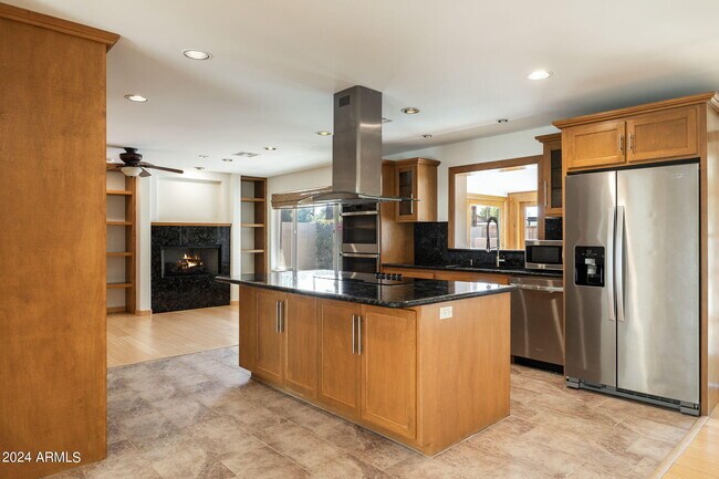 Building Photo - 8643 E Sandalwood Dr