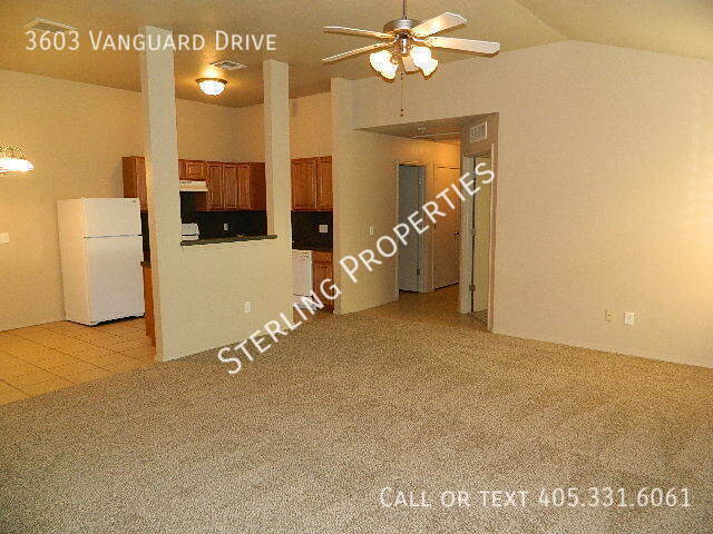 Building Photo - 3603 Vanguard Dr