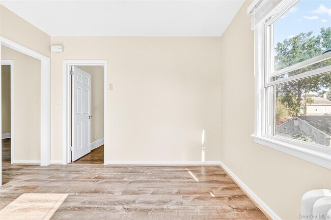 Building Photo - 270 Sickles Ave