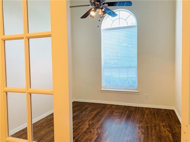 Building Photo - 1505 Somerset Dr