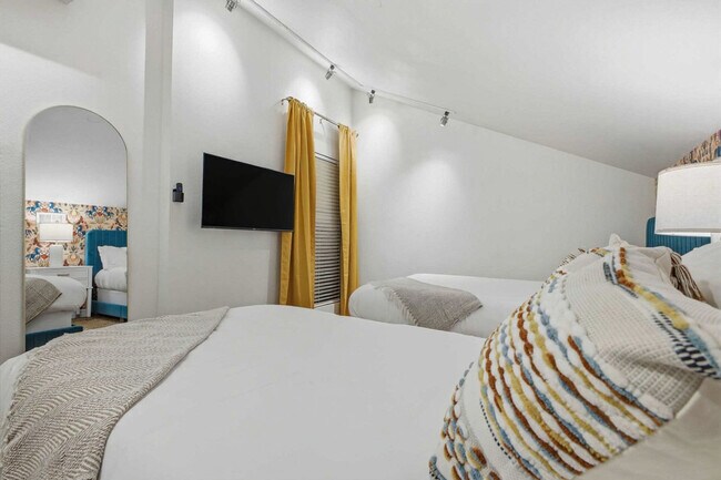 Building Photo - 2915 Quail Oak St