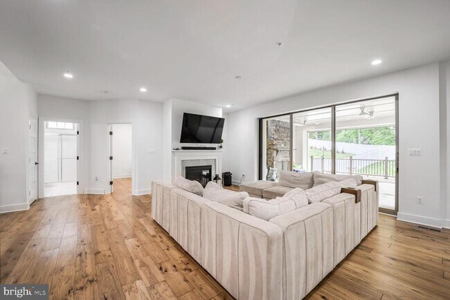 Building Photo - 4804 Bridle Ridge Rd