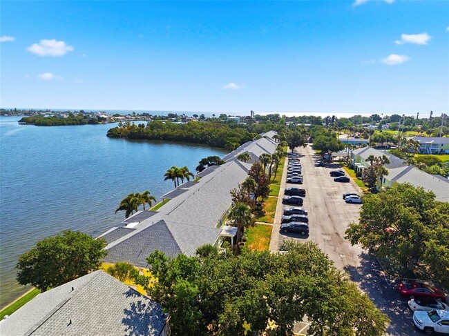 Building Photo - 201 Pompano Dr SE