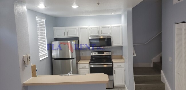 Building Photo - 4 BR / 3 FULL BATH (INCLUDES 2 MASTERS) 2 STORY (NEAR DISNEY!) GATED COMMUNITY WITH COMMUNITY POO...