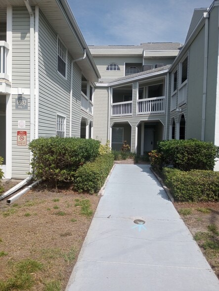 Courtyard of Building - 6932 Stones Throw Cir N