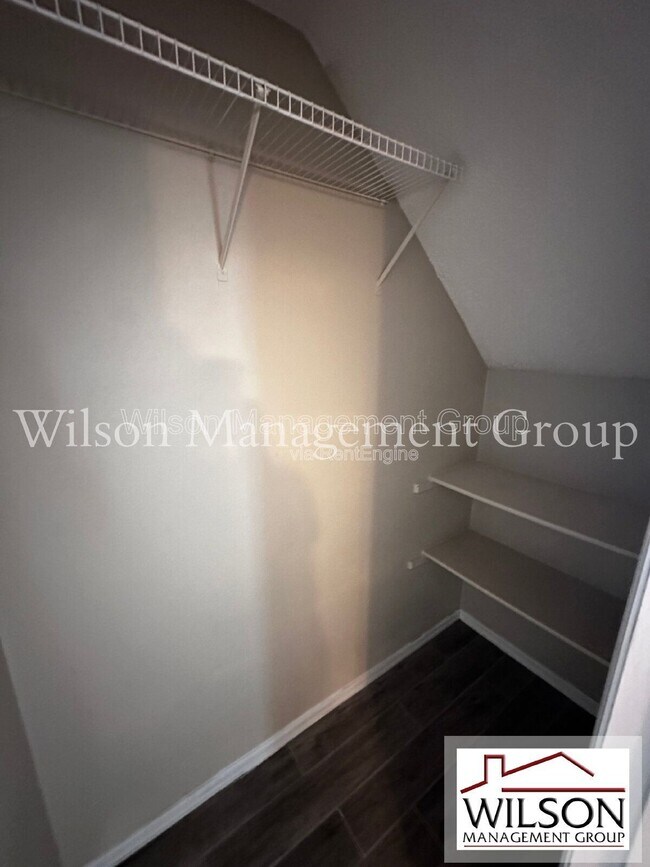 Building Photo - 500 Yellowwood Ct