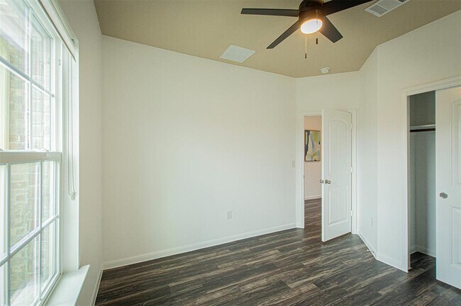 Building Photo - 15108 Diamondleaf Cove