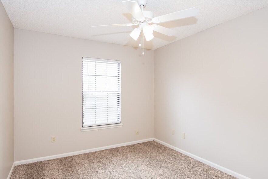 Building Photo - 3413 Deerfield Pointe Dr