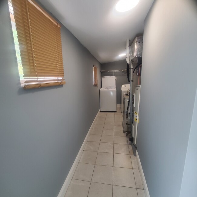 Building Photo - Cedar