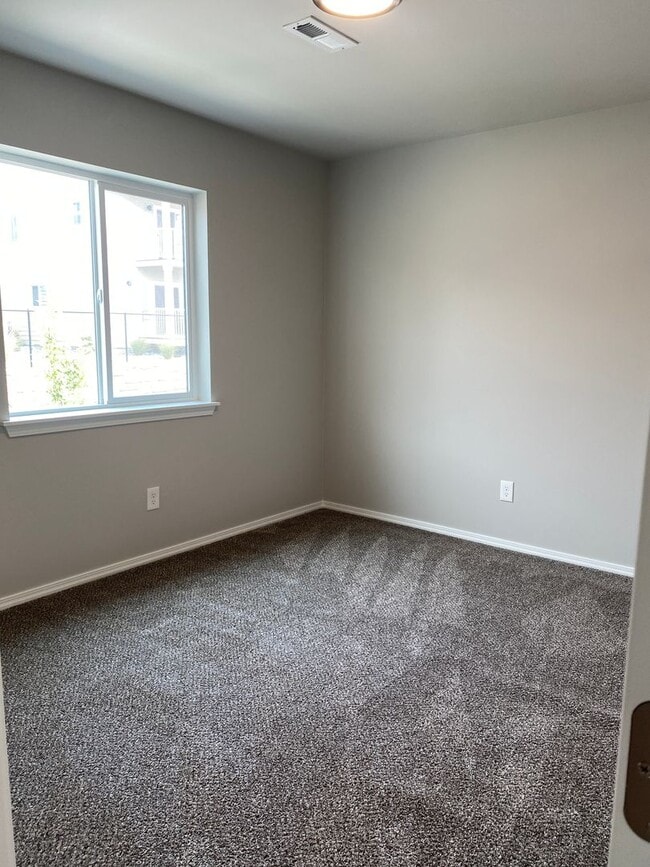 Building Photo - 51 Phoebe Ln