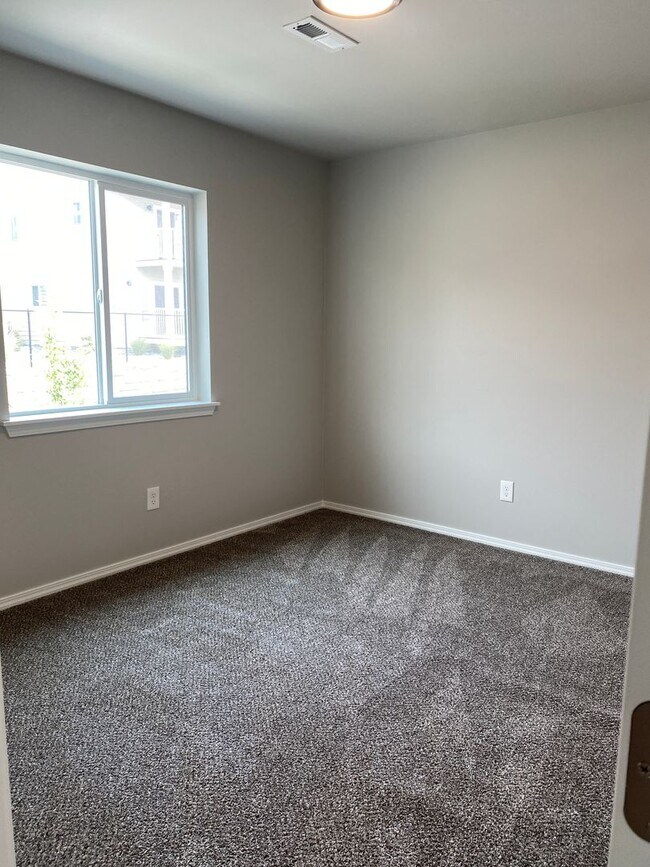 Building Photo - Apple Casitas Condominiums