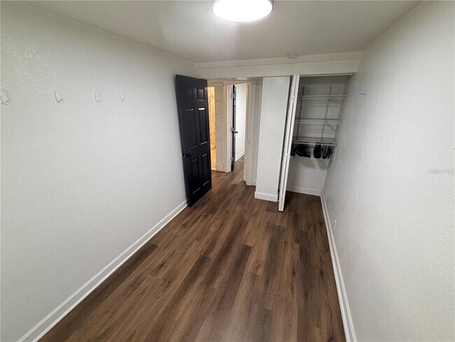 Building Photo - 5195 Countryside Ct