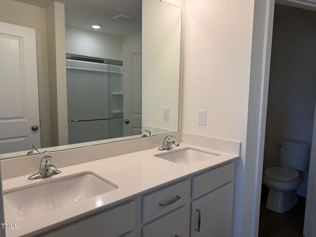 Building Photo - 48 Hyacinth Ln