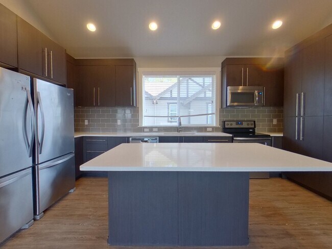 Building Photo - Greek Street Townhomes (335)