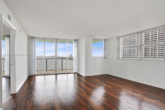 Building Photo - 1756 N Bayshore Dr