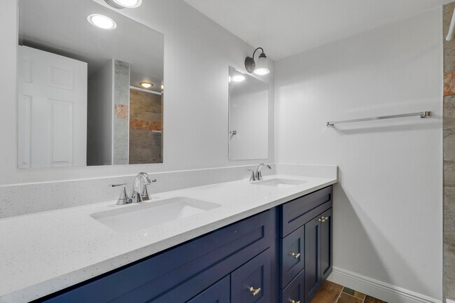 Building Photo - 2324 23rd Ct