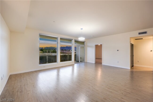 Building Photo - 8925 W Flamingo Rd