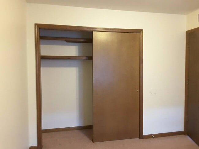 Building Photo - 120 S Silverwood Ln
