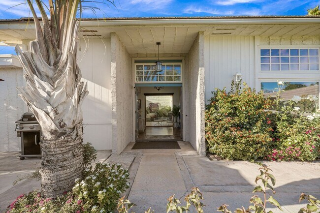 Building Photo - Luxury Golf Course Retreat in Indian Wells