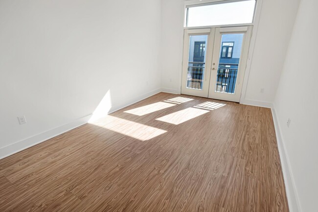 Building Photo - 101 S Tryon St