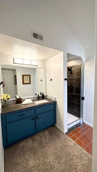 Building Photo - 941 Navidad St