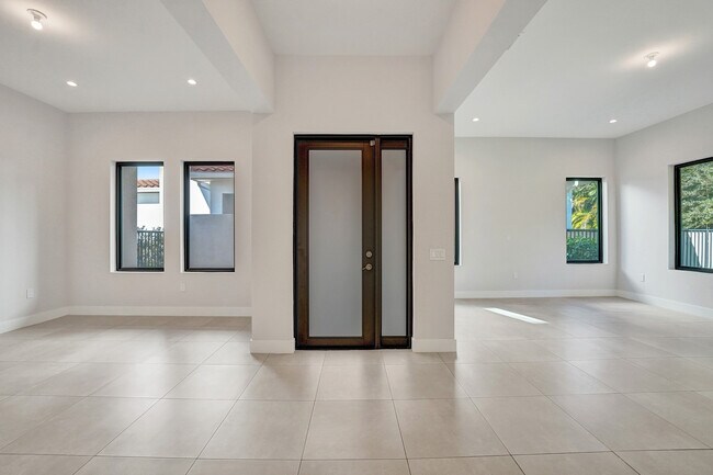 Building Photo - 5928 Brookfield Cir