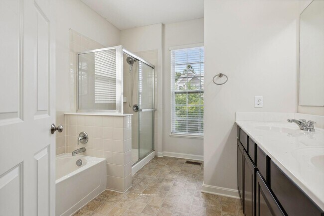 Building Photo - 7885 Waggoner Trace Dr