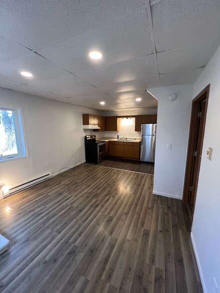 Building Photo - 109 E Main St