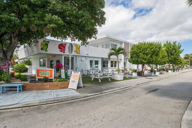 Building Photo - 561 Bayshore Dr