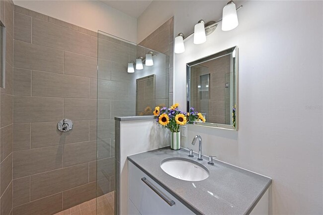 Building Photo - 221 Cosmopolitan Ct