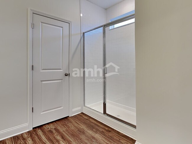 Building Photo - 118 Banyan Frst Dr