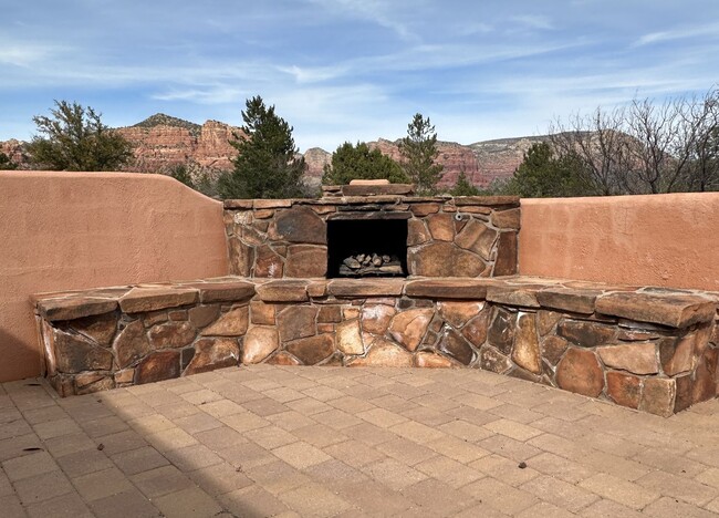 Building Photo - HOUSE - RED ROCK VIEWS - MOVE IN SPECIAL!