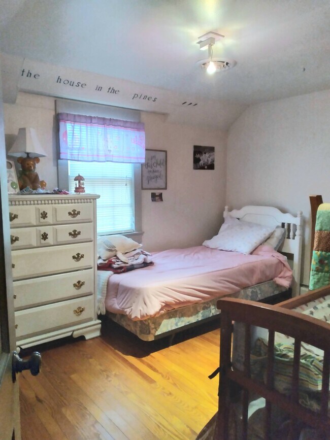 Building Photo - 121 Horsey Ave