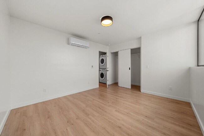Building Photo - 2664 L St