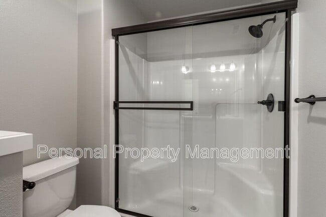 Building Photo - 11212 NE 14th Ct