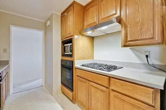 Building Photo - Excellent 4 bed 2.5 Bath Single Family Home!
