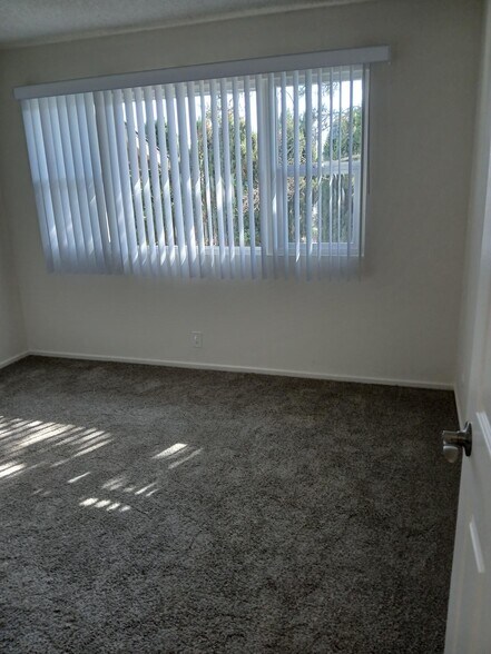 Building Photo - 851 Amigos Way