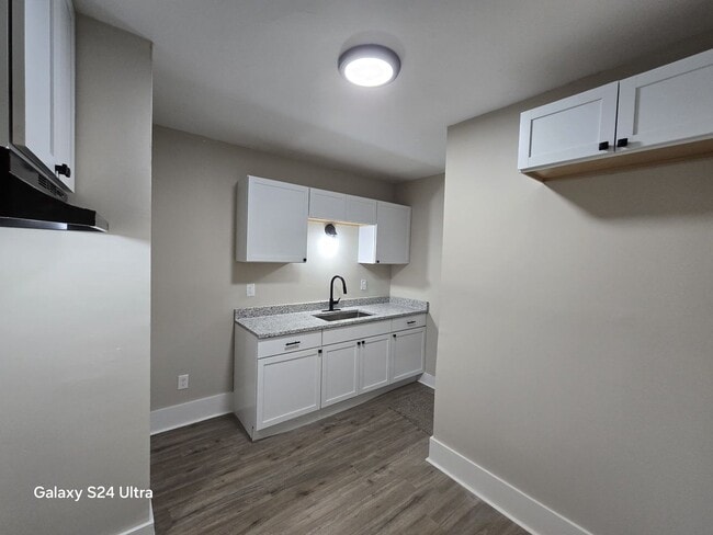 Building Photo - Beautifully Renovated 3-Bedroom Home – We ...