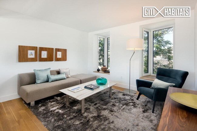 Building Photo - 213 Columbia St