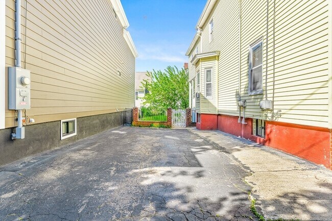 Building Photo - 43 Sargent Ave