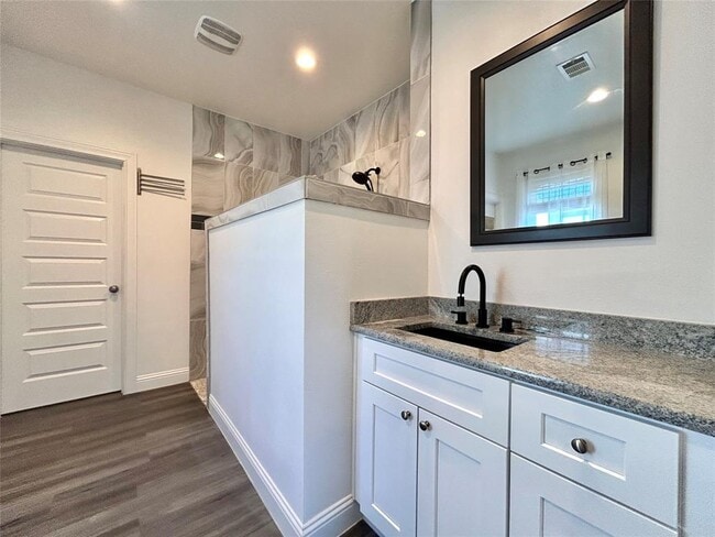 Building Photo - 2406 Newton Dr