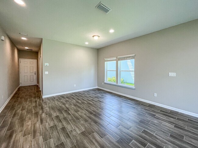 Building Photo - Silverleaf 4/3 w water view!!
