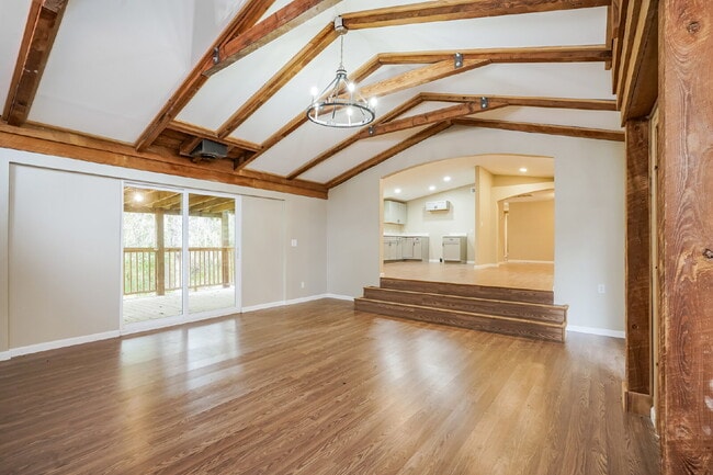 Building Photo - "Charming 3-Bed Sanctuary with Scenic Views in Floral City - 1608 Sq Ft of Comfort!"