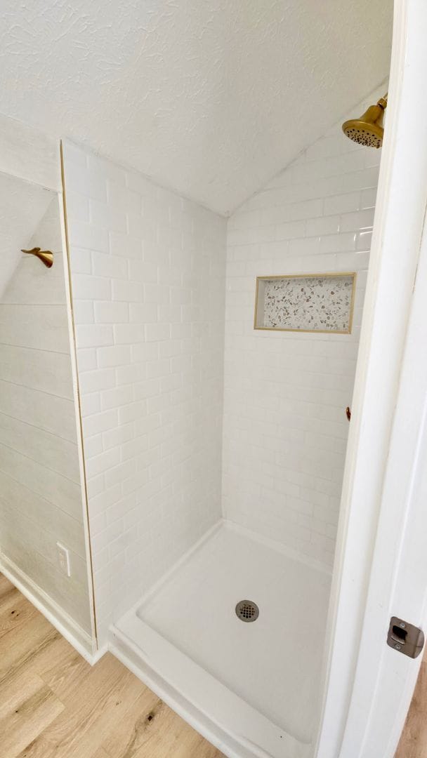 Building Photo - Knoxville 37920 - Completely Renovated 4 Bedroom, 4 Bath home - Contact Tanner Fee (865) 850-5103