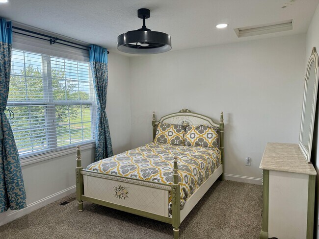 Building Photo - 329 Dovetail Dr